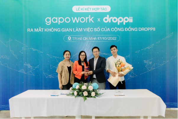 Dai dien Droppii va GapoWork trao hoa va ky niem chuong - Tổng Kho MLM | Amway | Herbalife | Unicity | Droppii Biz