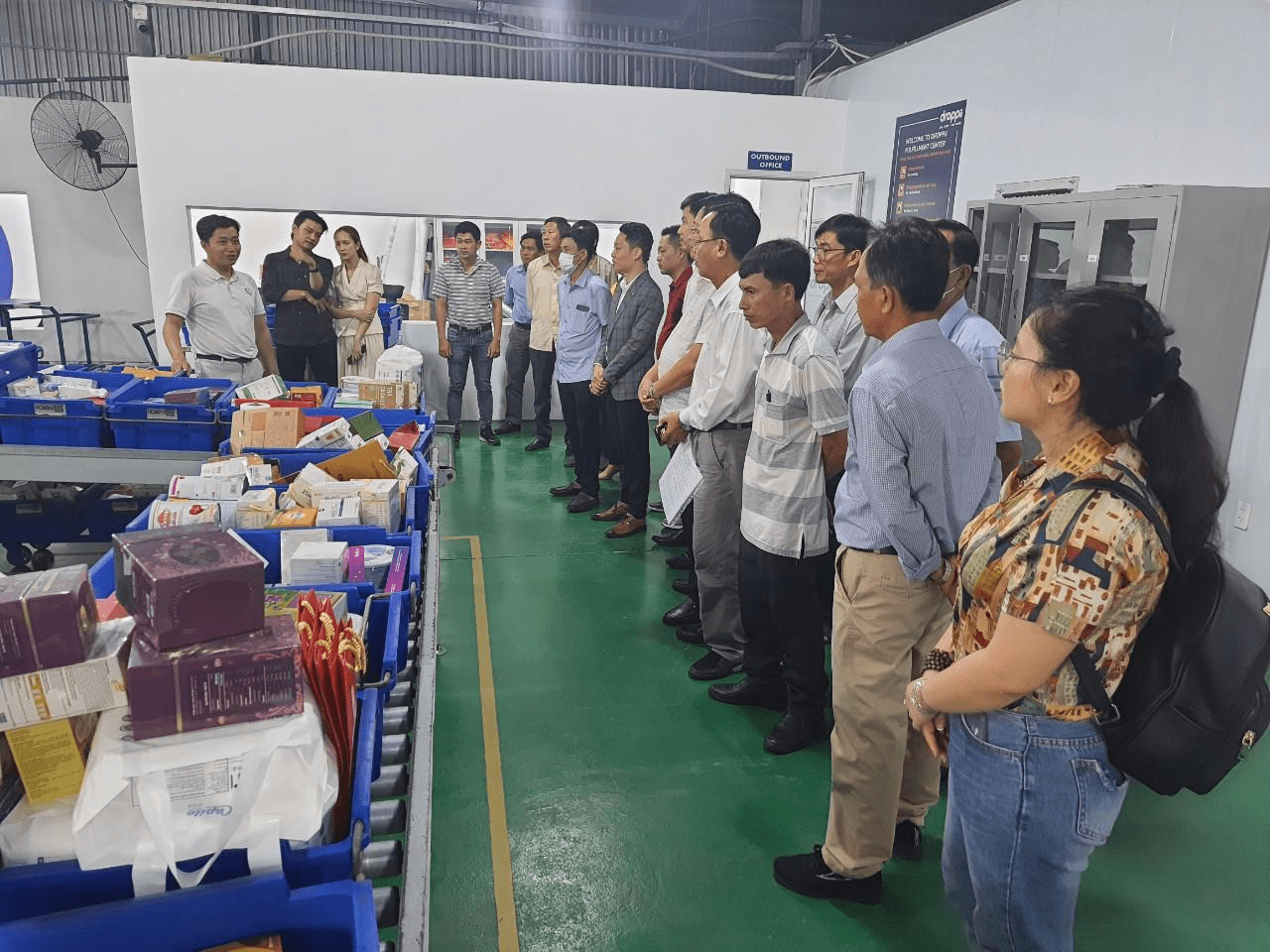 Doan ghe tham Trung tam xu ly don hang va trao doi ket noi tai van phong Droppii Growth Hub tai thanh pho Ho Chi Minh - Tổng Kho MLM | Amway | Herbalife | Unicity | Droppii Biz